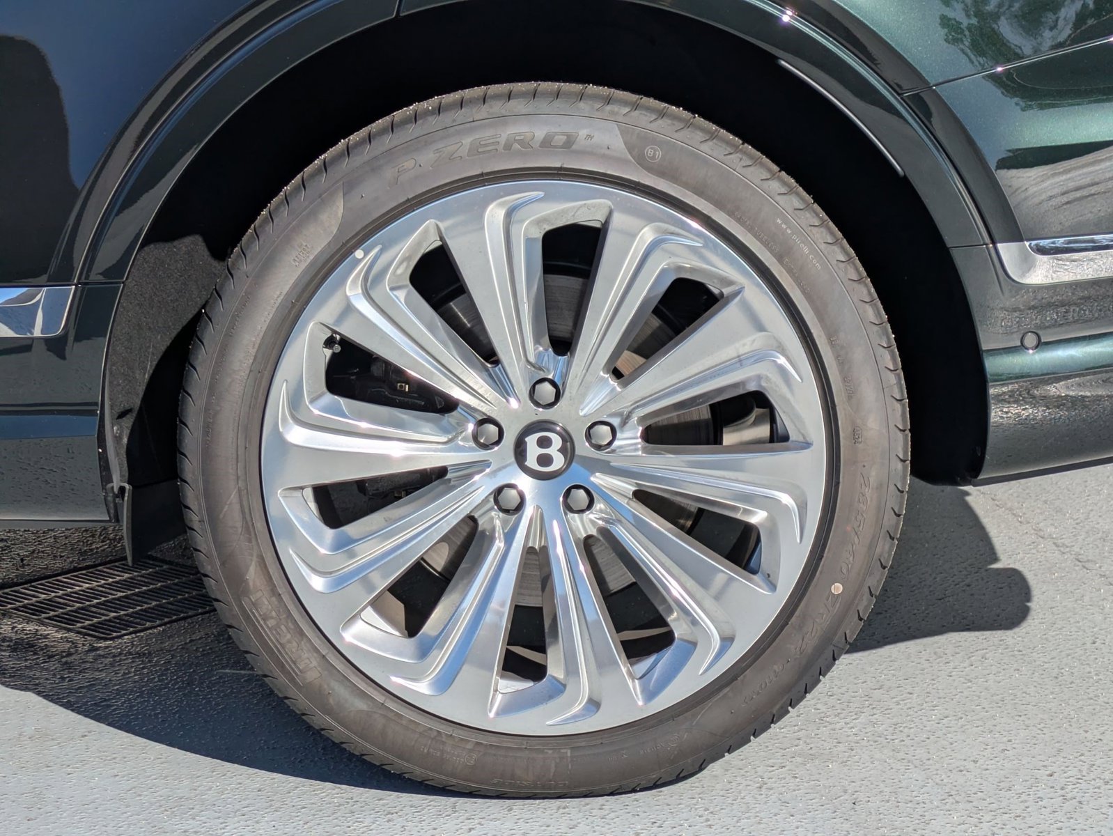 2025 Bentley Bentayga Azure - Photo 14