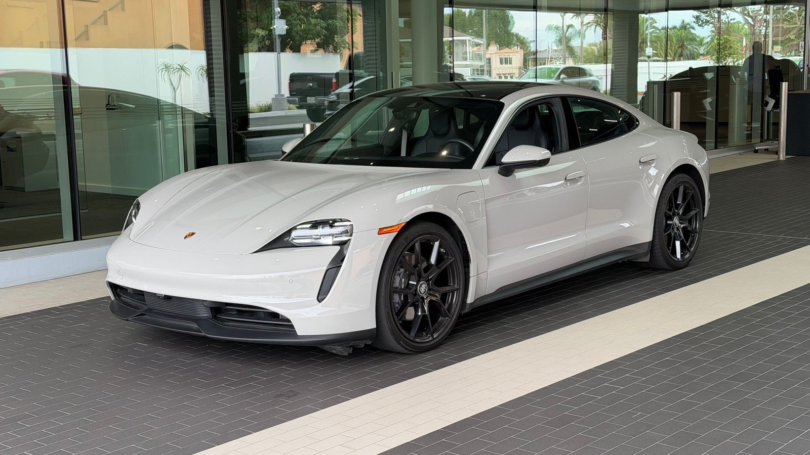  Porsche Taycan