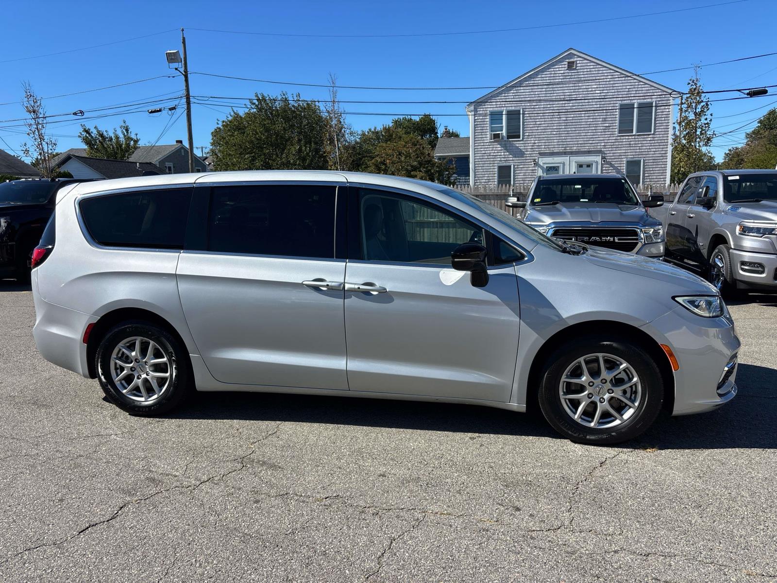 Used 2024 Chrysler Pacifica Touring L Van