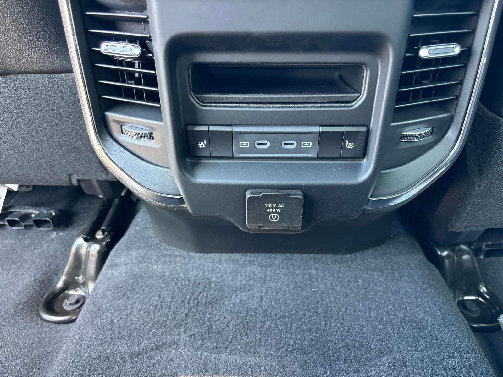 2026 RAM 3500 Laramie - Photo 8