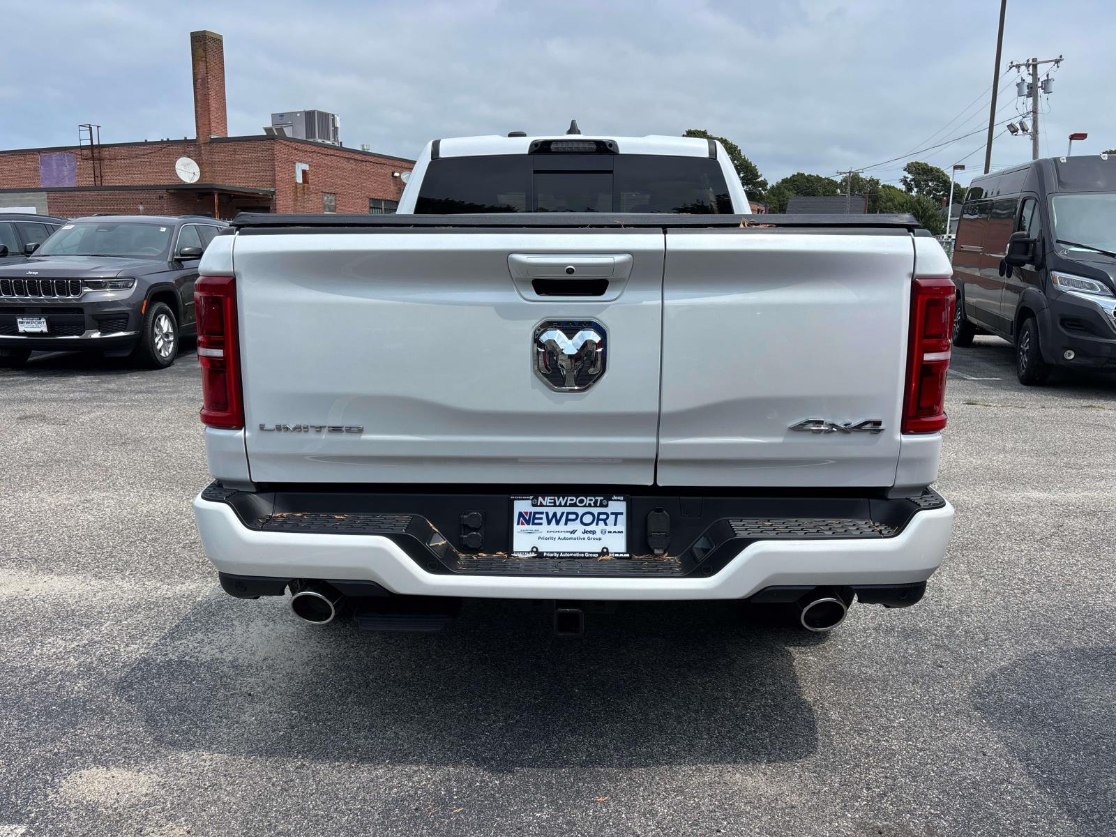 New 2026 Ram 1500 LIMITED CREW CAB 4X4 6'4 BOX Pickup
