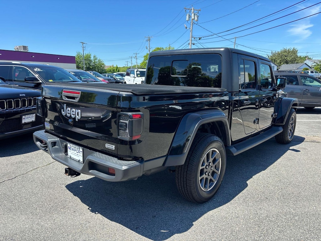 Used 2021 Jeep Gladiator Overland Truck