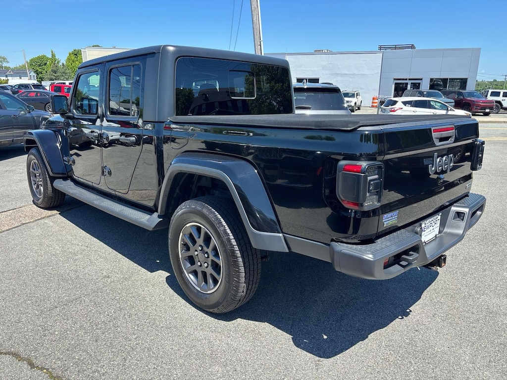 Used 2021 Jeep Gladiator Overland Truck