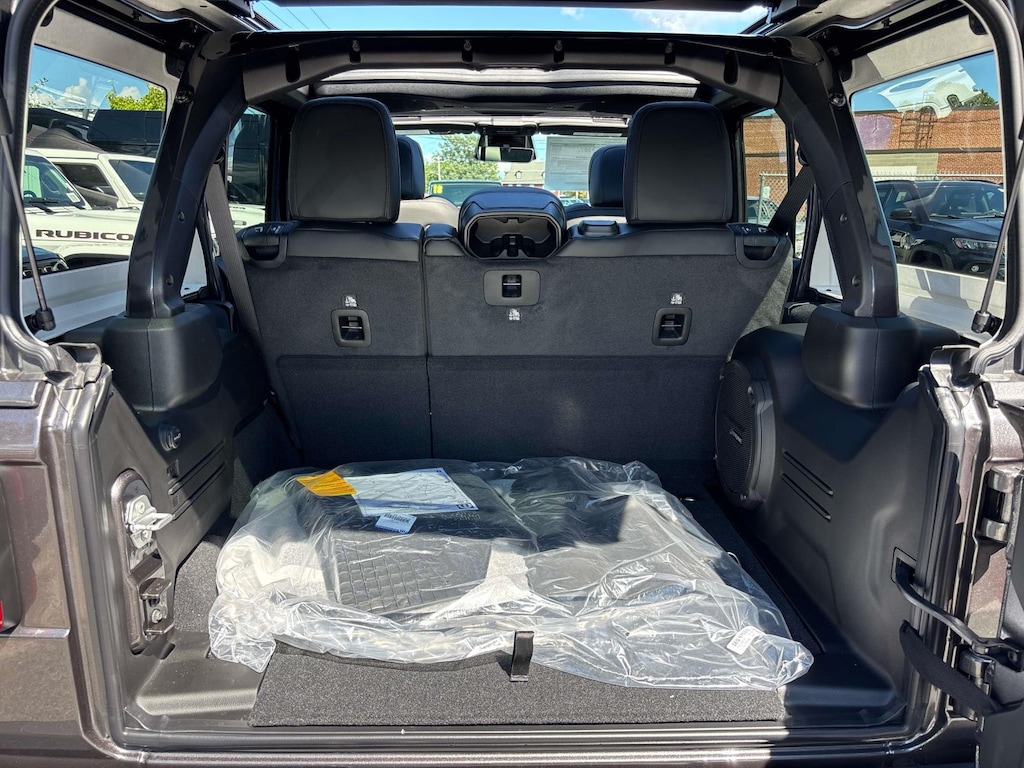 New 2026 Jeep Wrangler 4-DOOR RUBICON Sport Utility