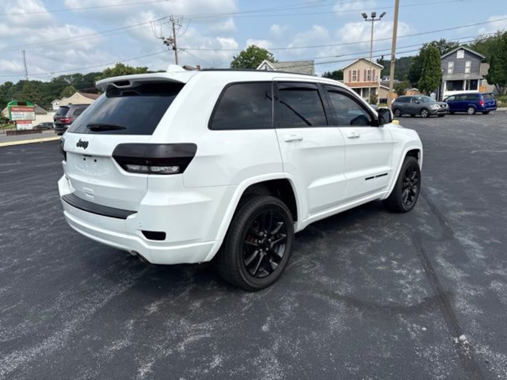 Used 2018 Jeep Grand Cherokee Altitude SUV