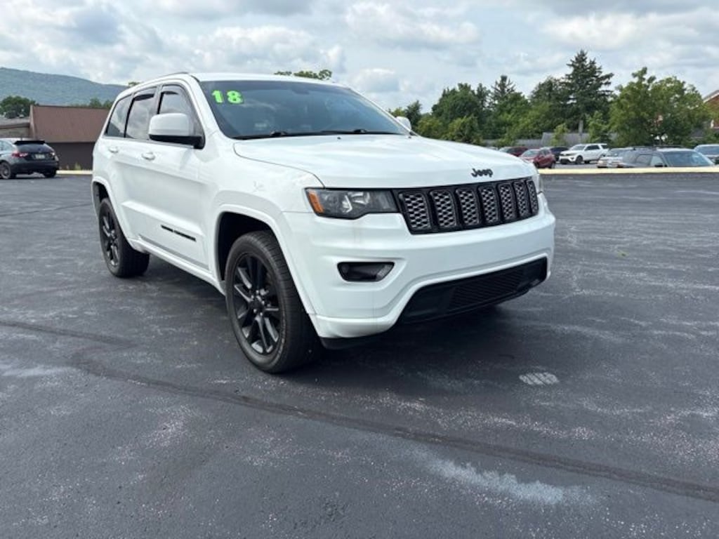 Used 2018 Jeep Grand Cherokee Altitude SUV