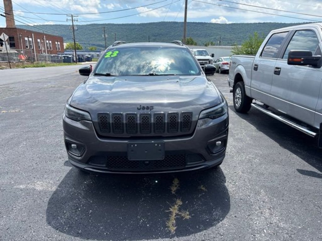 Used 2023 Jeep Cherokee Altitude SUV