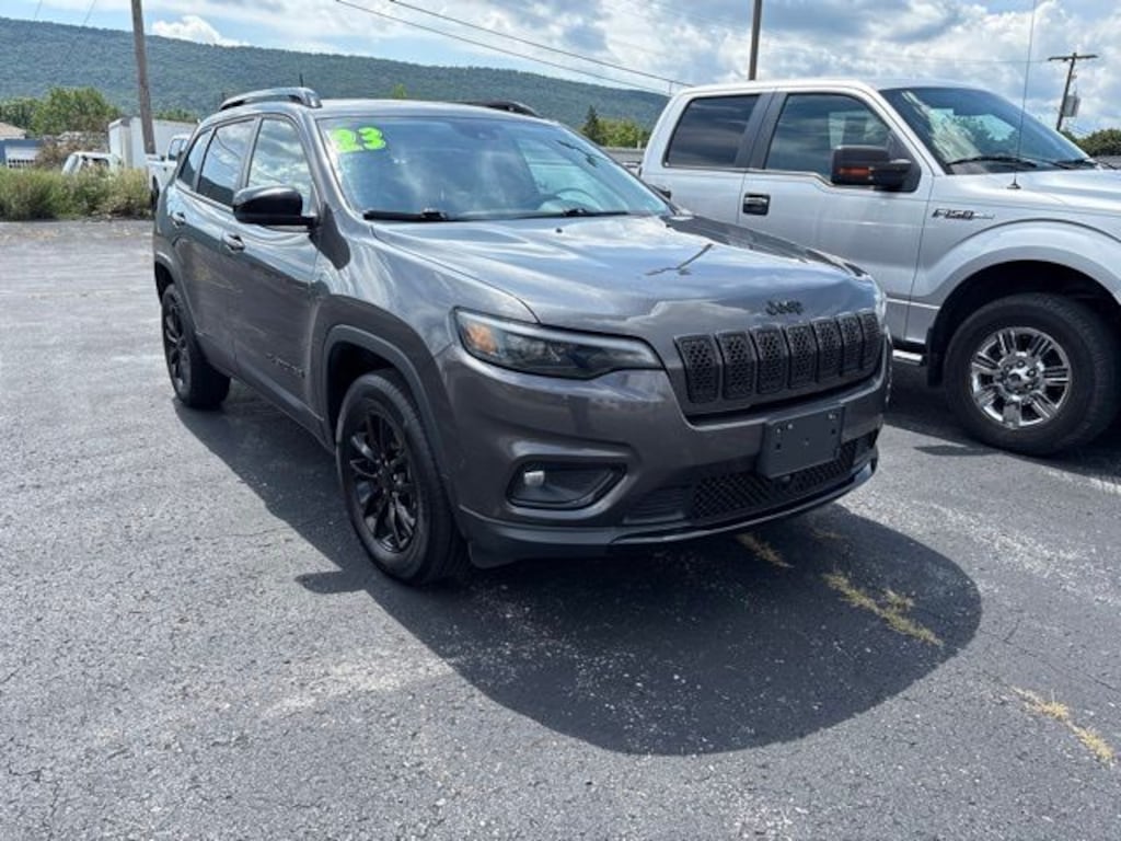 Used 2023 Jeep Cherokee Altitude SUV