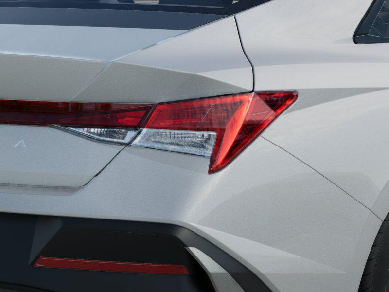 2025 Hyundai Elantra SE - Photo 10