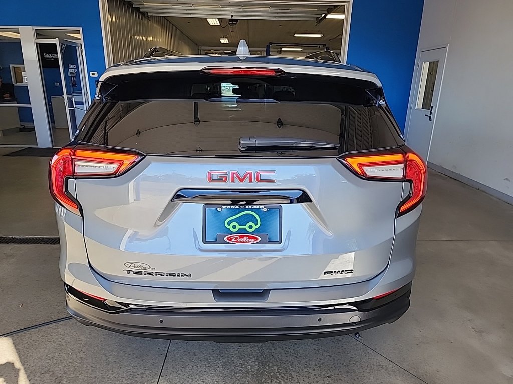 Used 2024 GMC Terrain SLT SUV