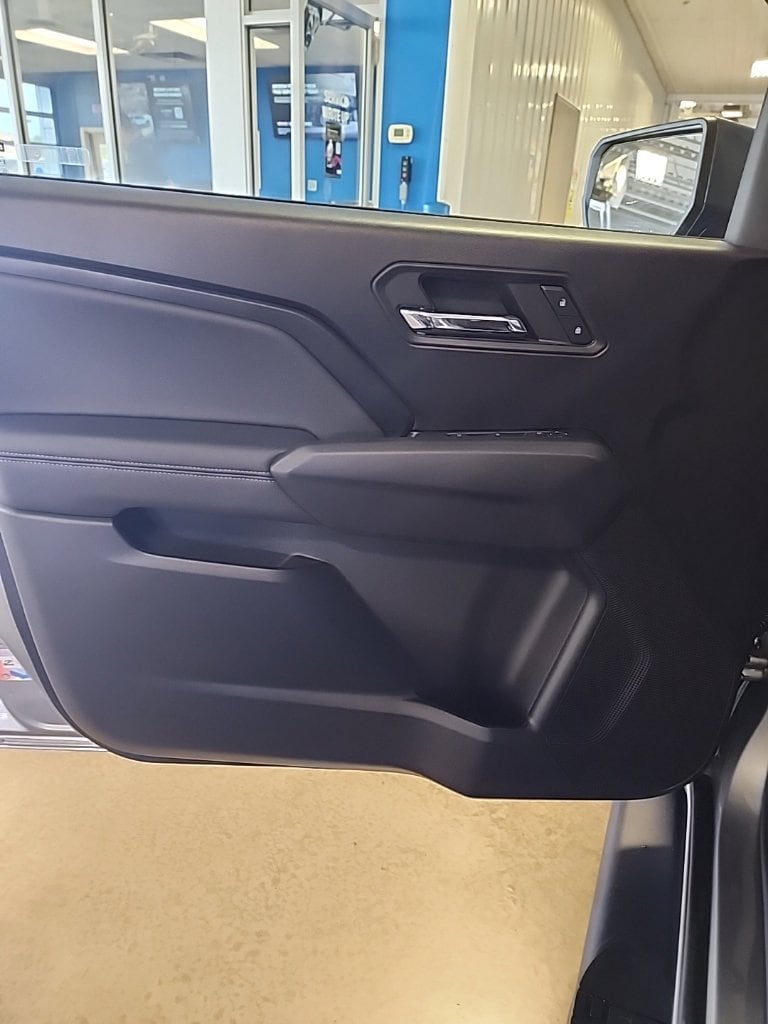 2024 Chevrolet Colorado LT - Photo 8