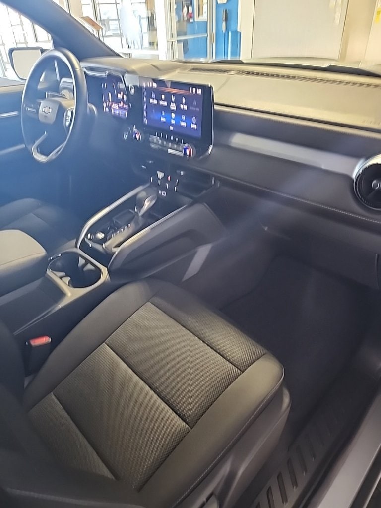 2024 Chevrolet Colorado LT - Photo 13