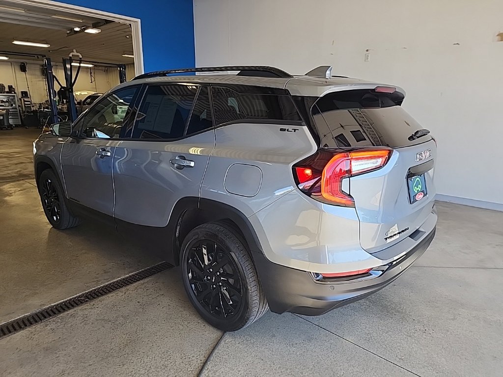 Used 2024 GMC Terrain SLT SUV