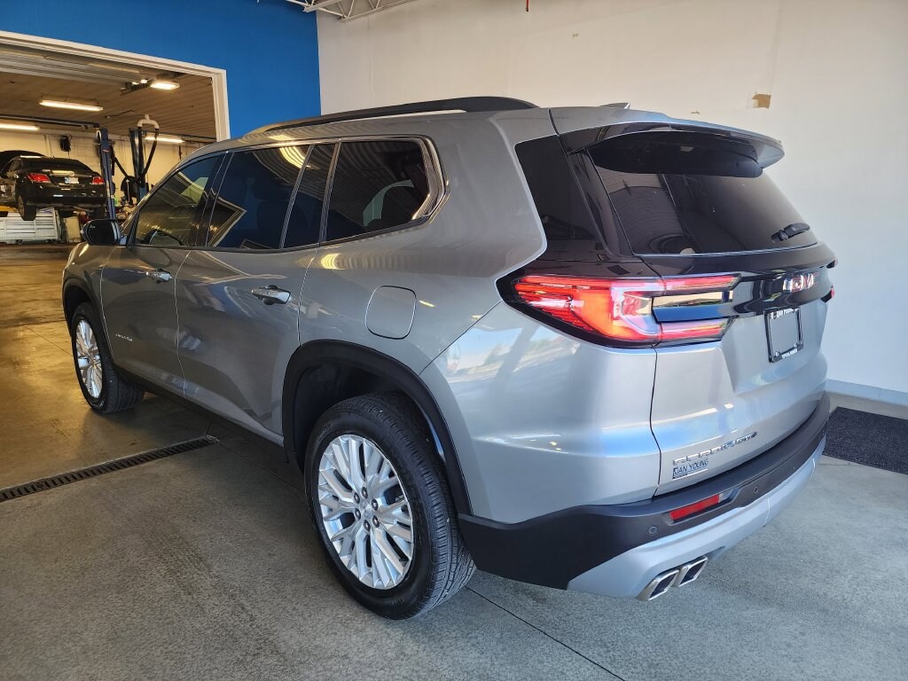 Used 2024 GMC Acadia Elevation SUV