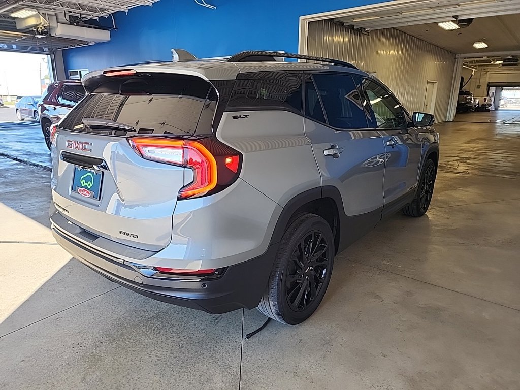 Used 2024 GMC Terrain SLT SUV