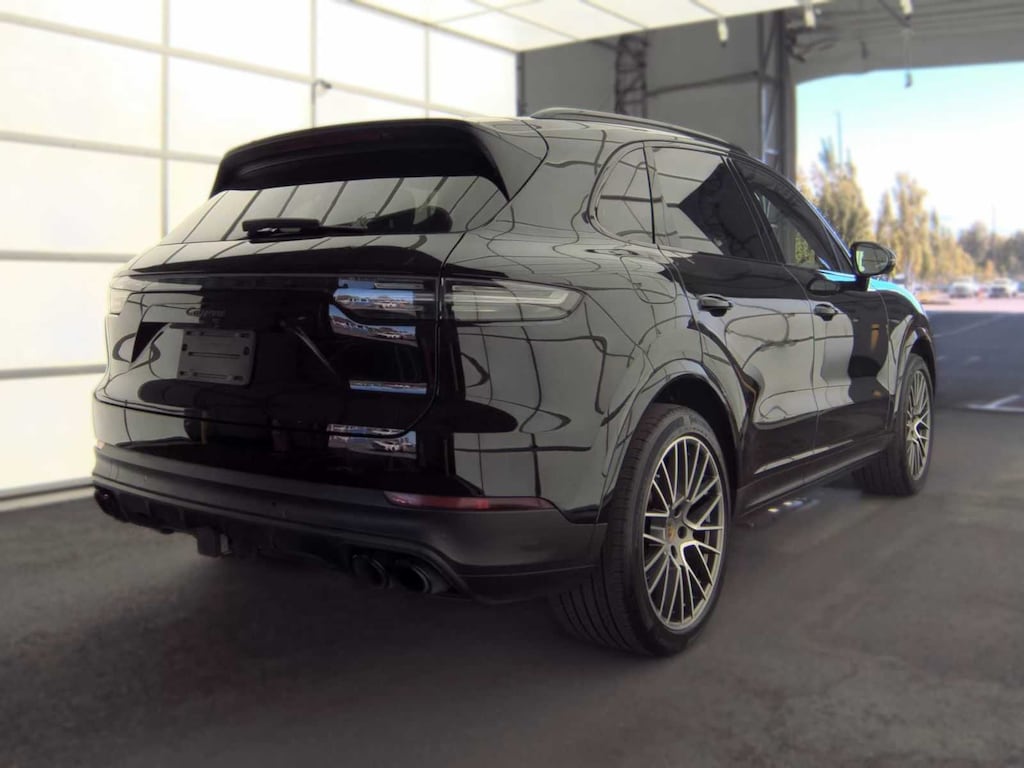 Used 2023 Porsche Cayenne Platinum Edition AWD