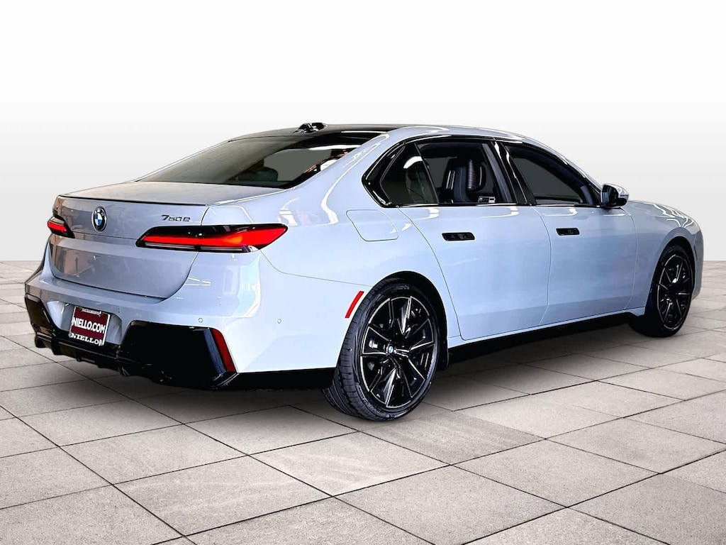 New 2026 BMW 750e xDrive Plug-In Hybrid