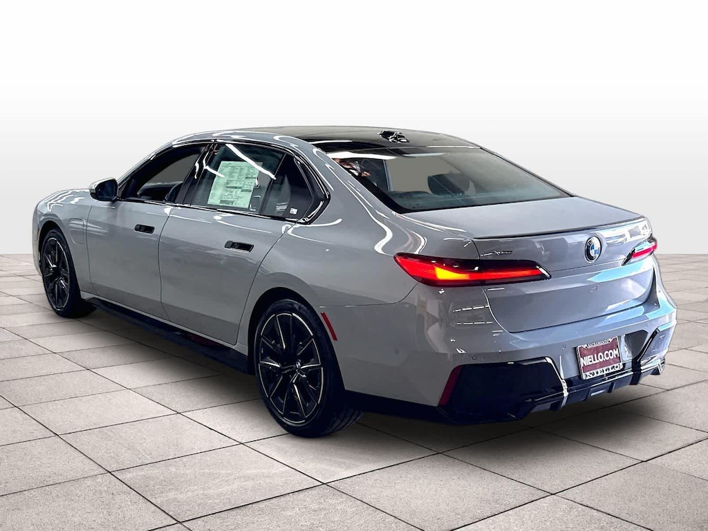 New 2026 BMW 750e xDrive Plug-In Hybrid
