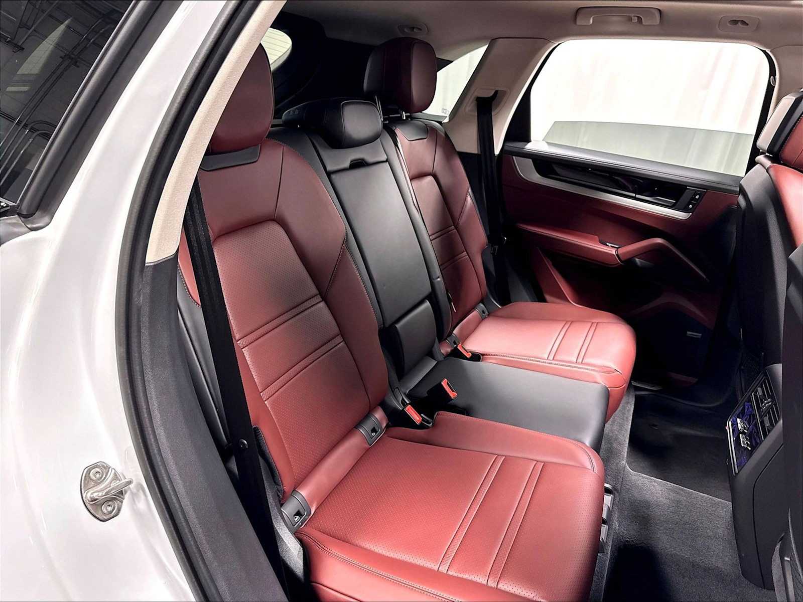 2026 Porsche Cayenne S - Photo 30