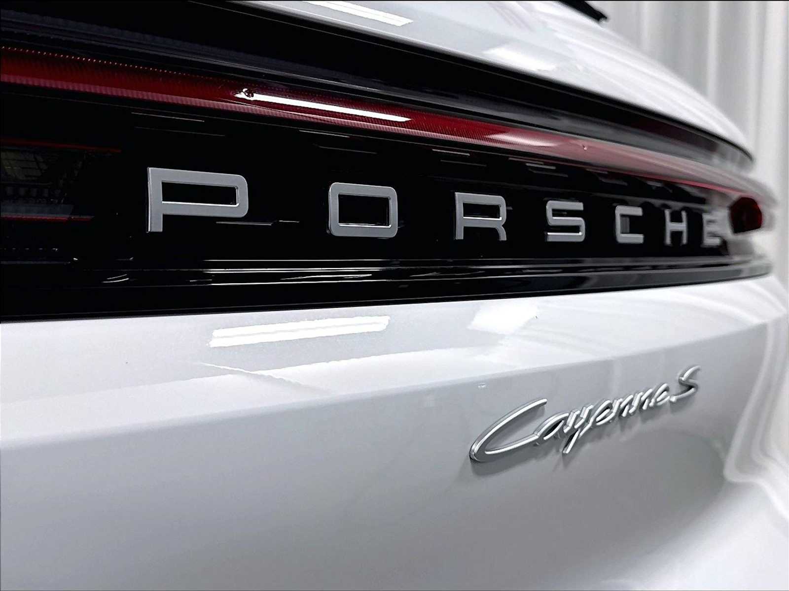2026 Porsche Cayenne S - Photo 33