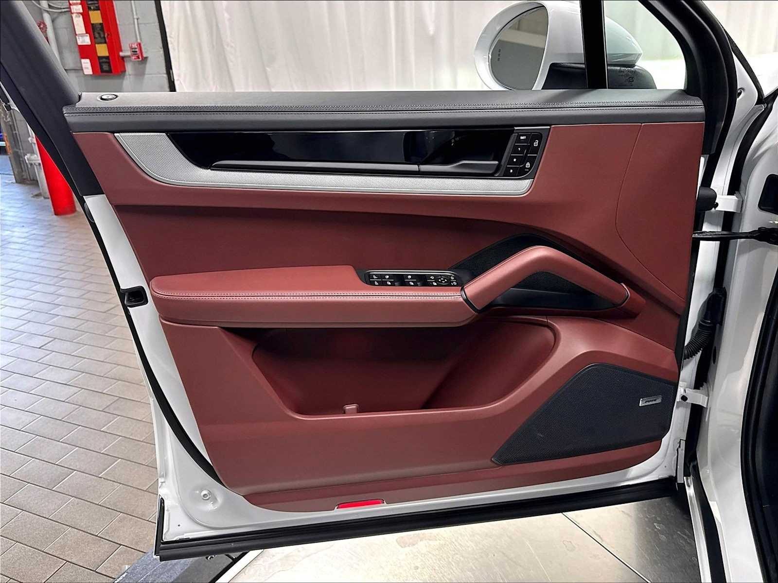 2026 Porsche Cayenne S - Photo 22