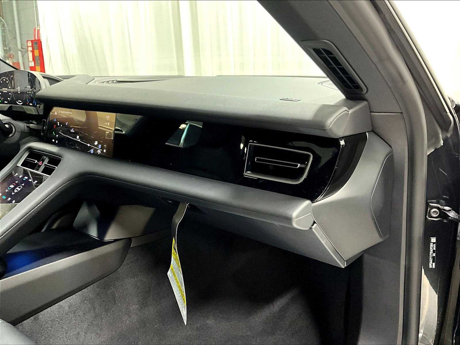 2026 Porsche Taycan Base - Photo 25