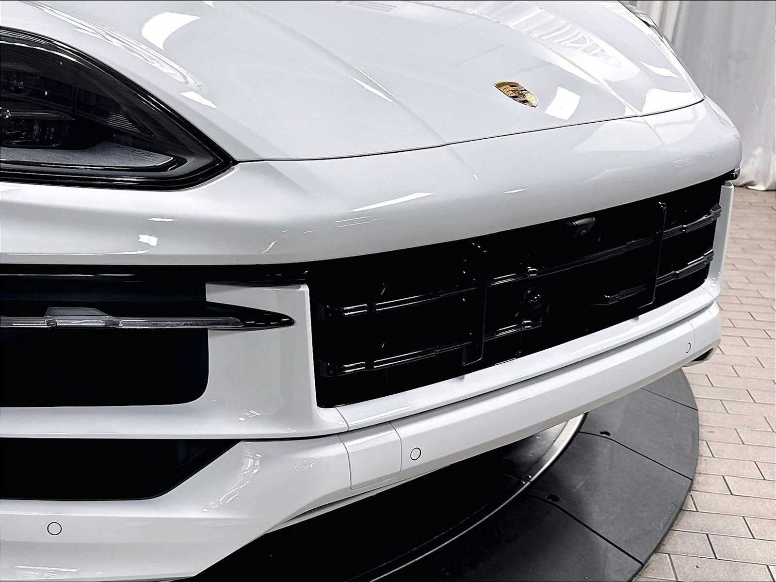 2026 Porsche Cayenne S - Photo 32