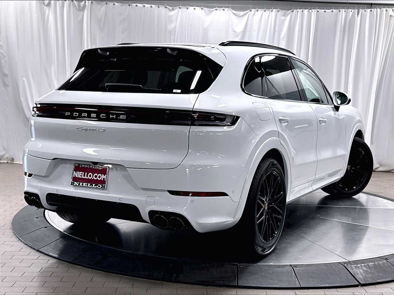 2026 Porsche Cayenne S - Photo 7