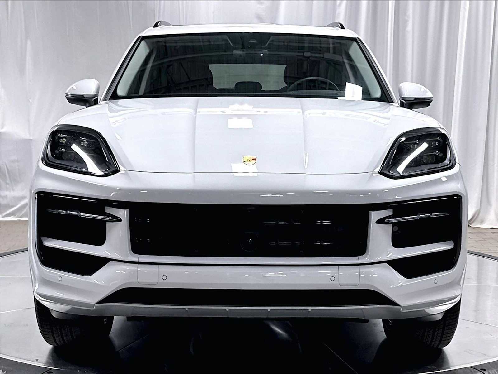 2026 Porsche Cayenne S - Photo 10