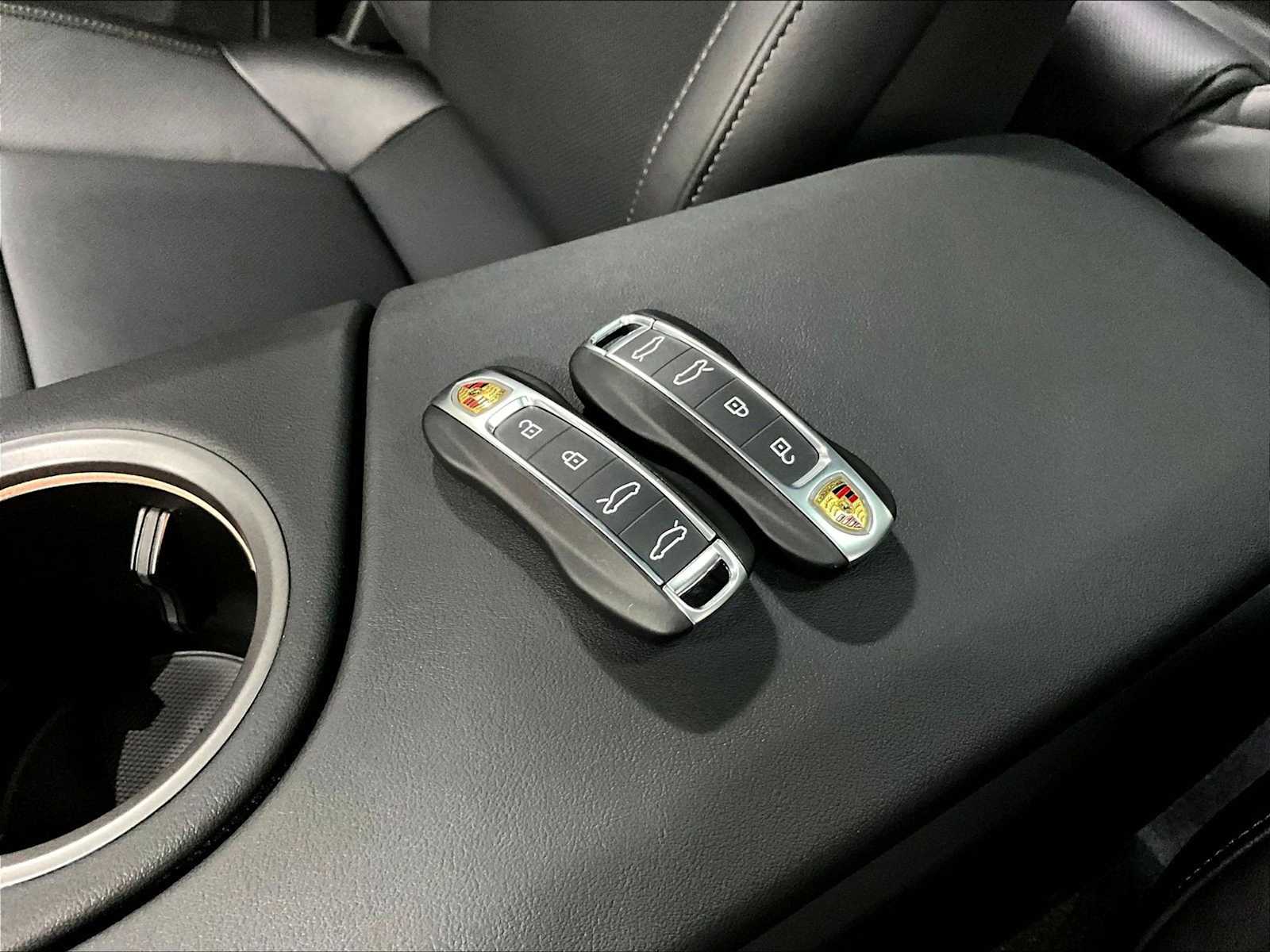 2026 Porsche Taycan Base - Photo 35
