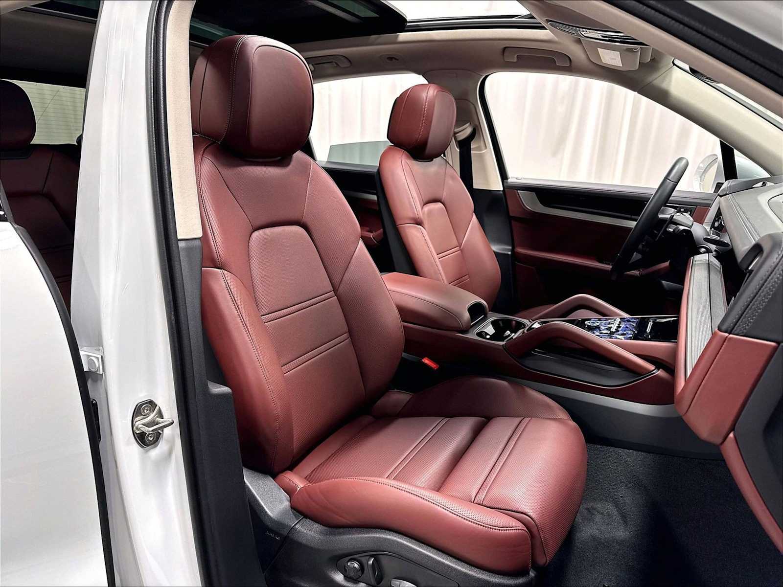 2026 Porsche Cayenne S - Photo 29