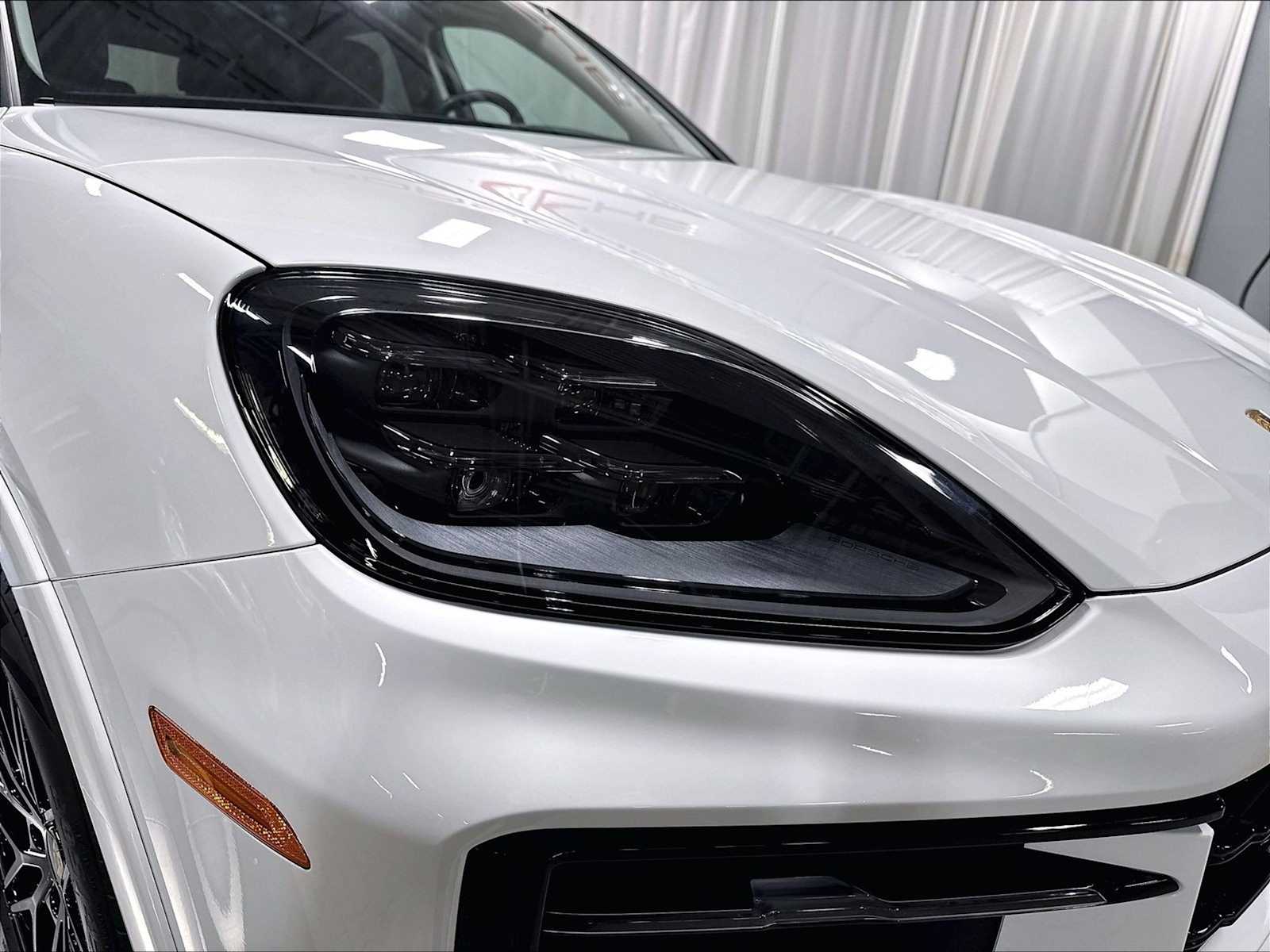 2026 Porsche Cayenne S - Photo 12