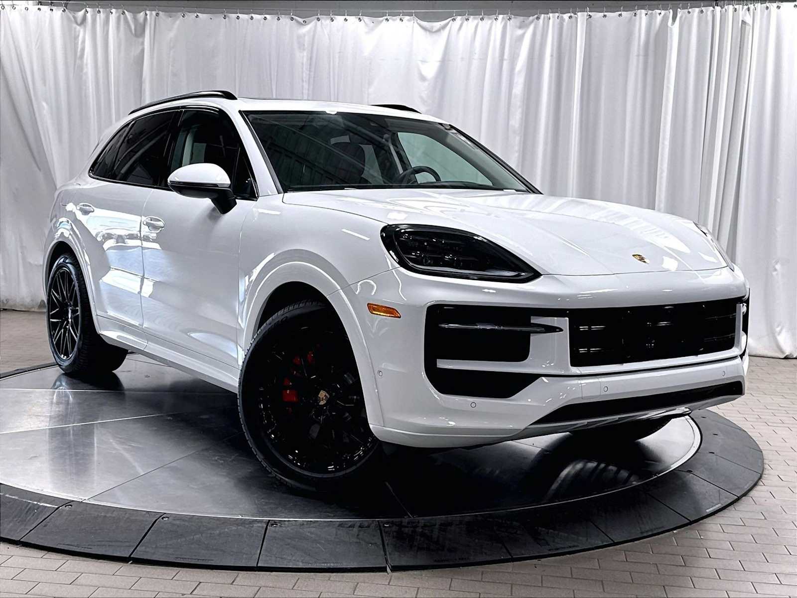2026 Porsche Cayenne S - Photo 9