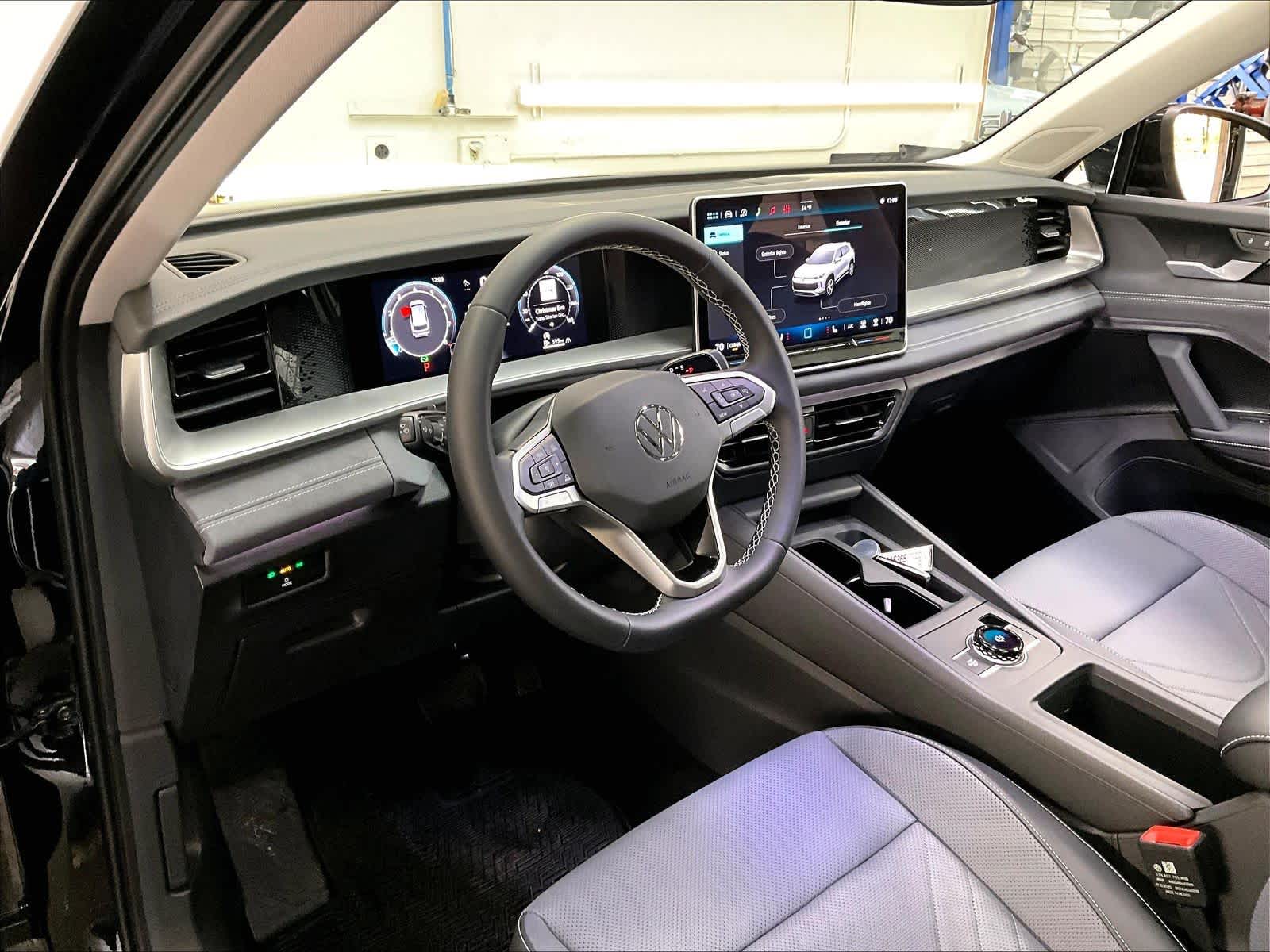 2026 Volkswagen Tiguan SE - Photo 8