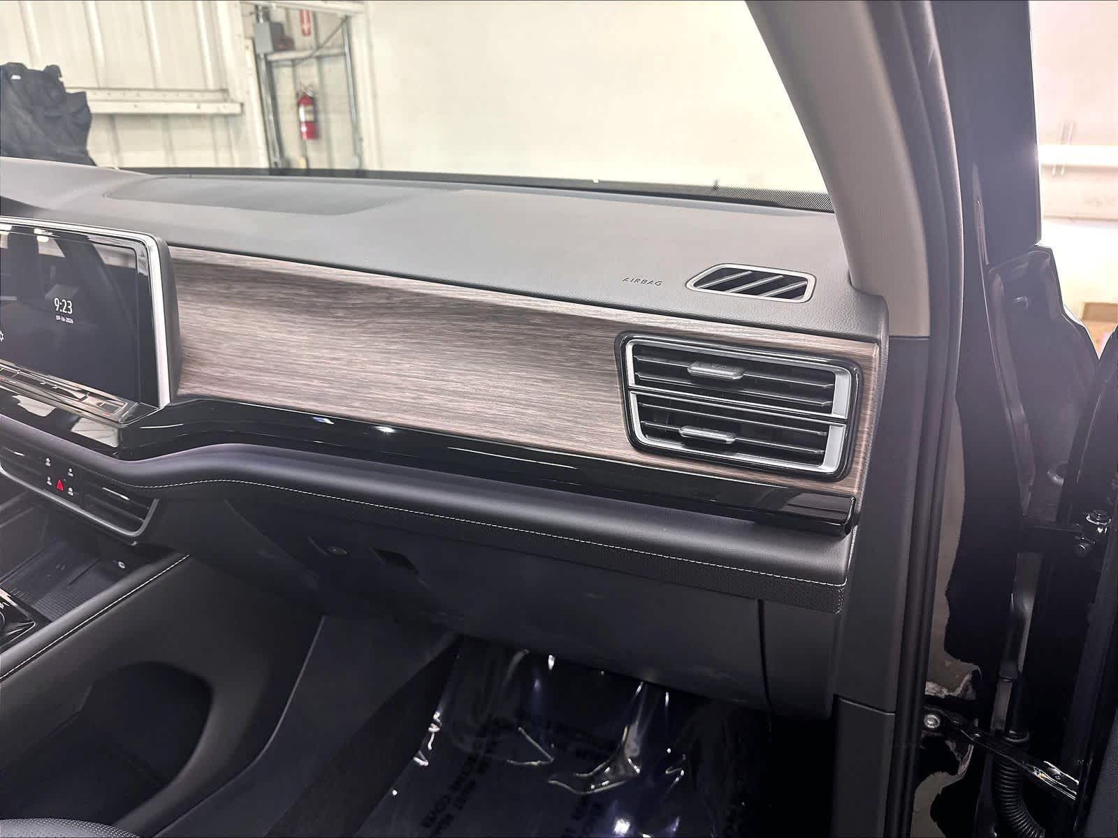 2026 Volkswagen Atlas SEL Premium R-Line - Photo 27