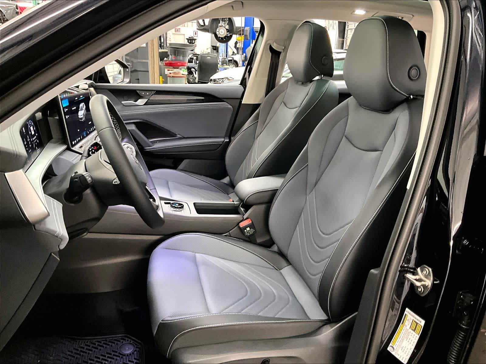 2026 Volkswagen Tiguan SE - Photo 11