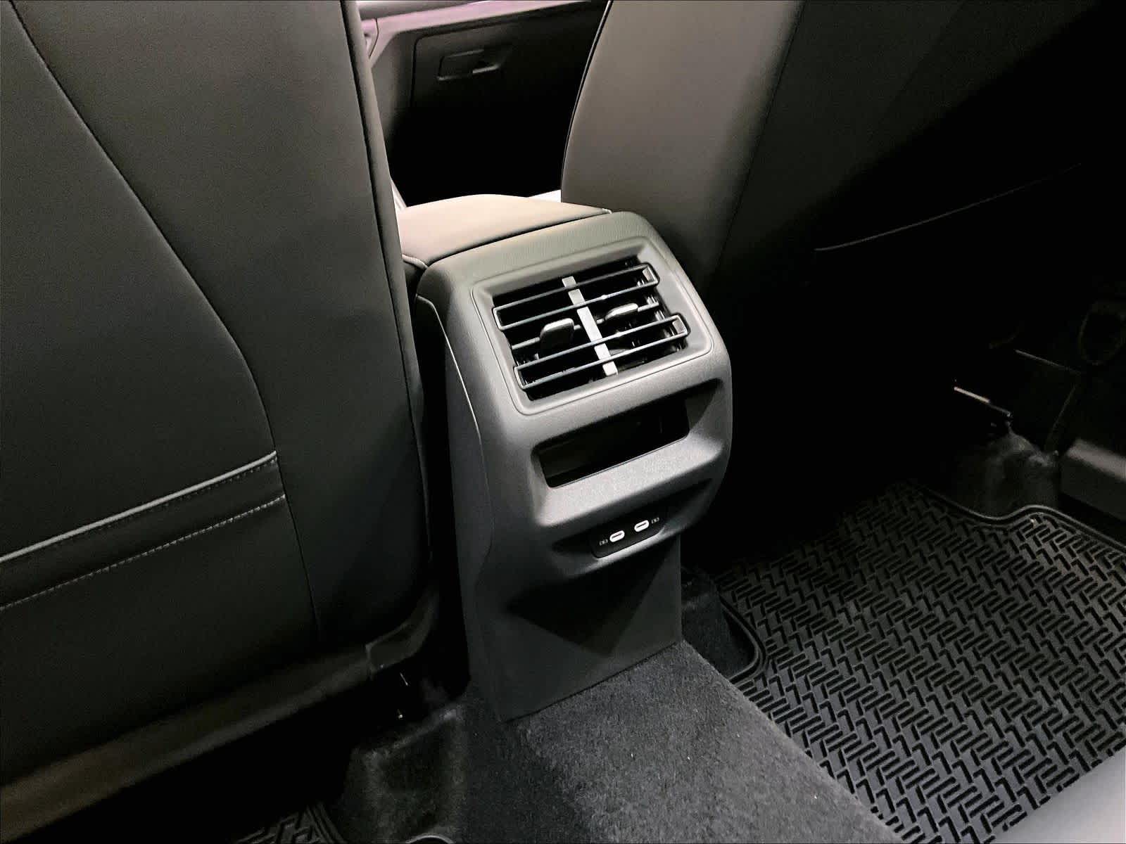 2026 Volkswagen Tiguan SE - Photo 16