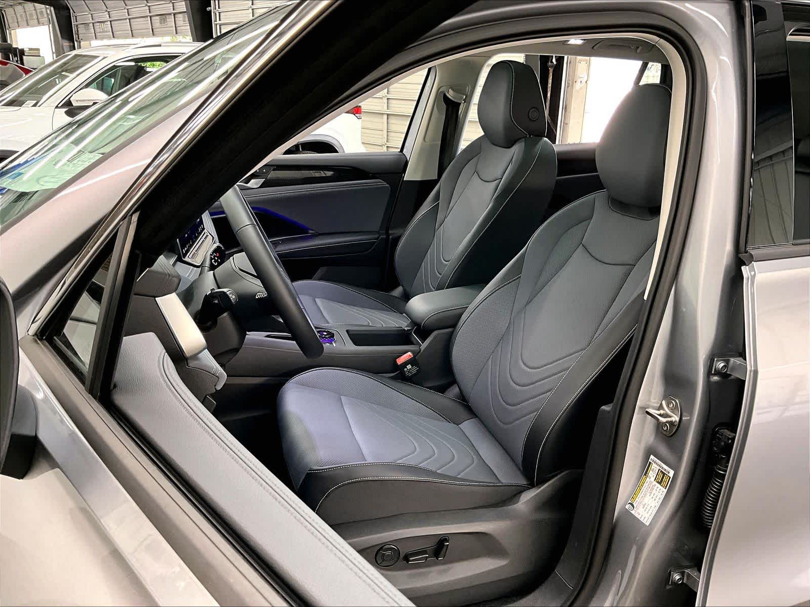 2026 Volkswagen Tiguan SE - Photo 10