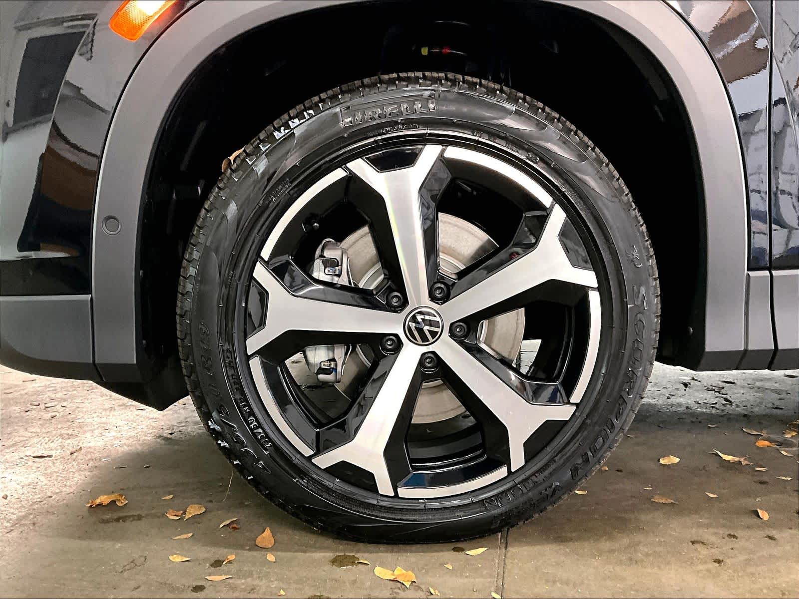 2026 Volkswagen Tiguan SE - Photo 14