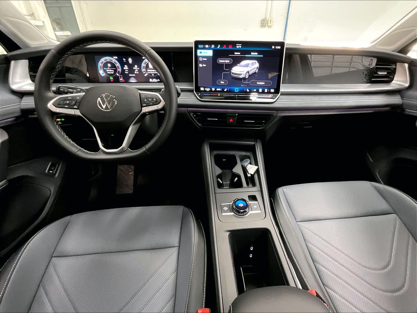 2026 Volkswagen Tiguan SE - Photo 7