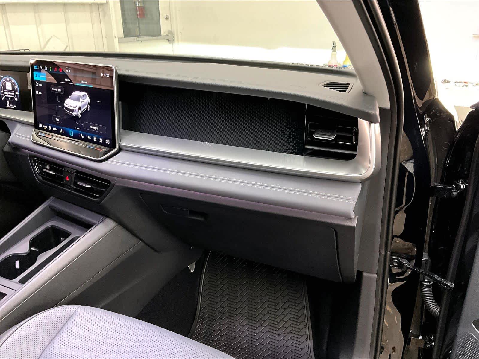 2026 Volkswagen Tiguan SE - Photo 27