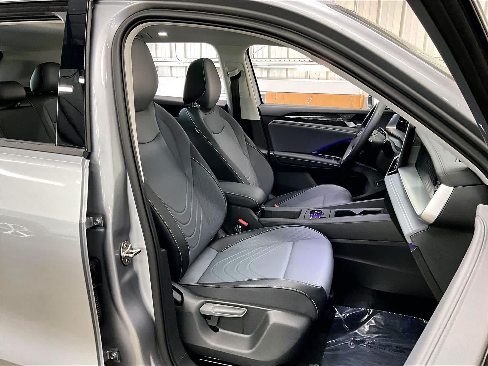 2026 Volkswagen Tiguan SE - Photo 29