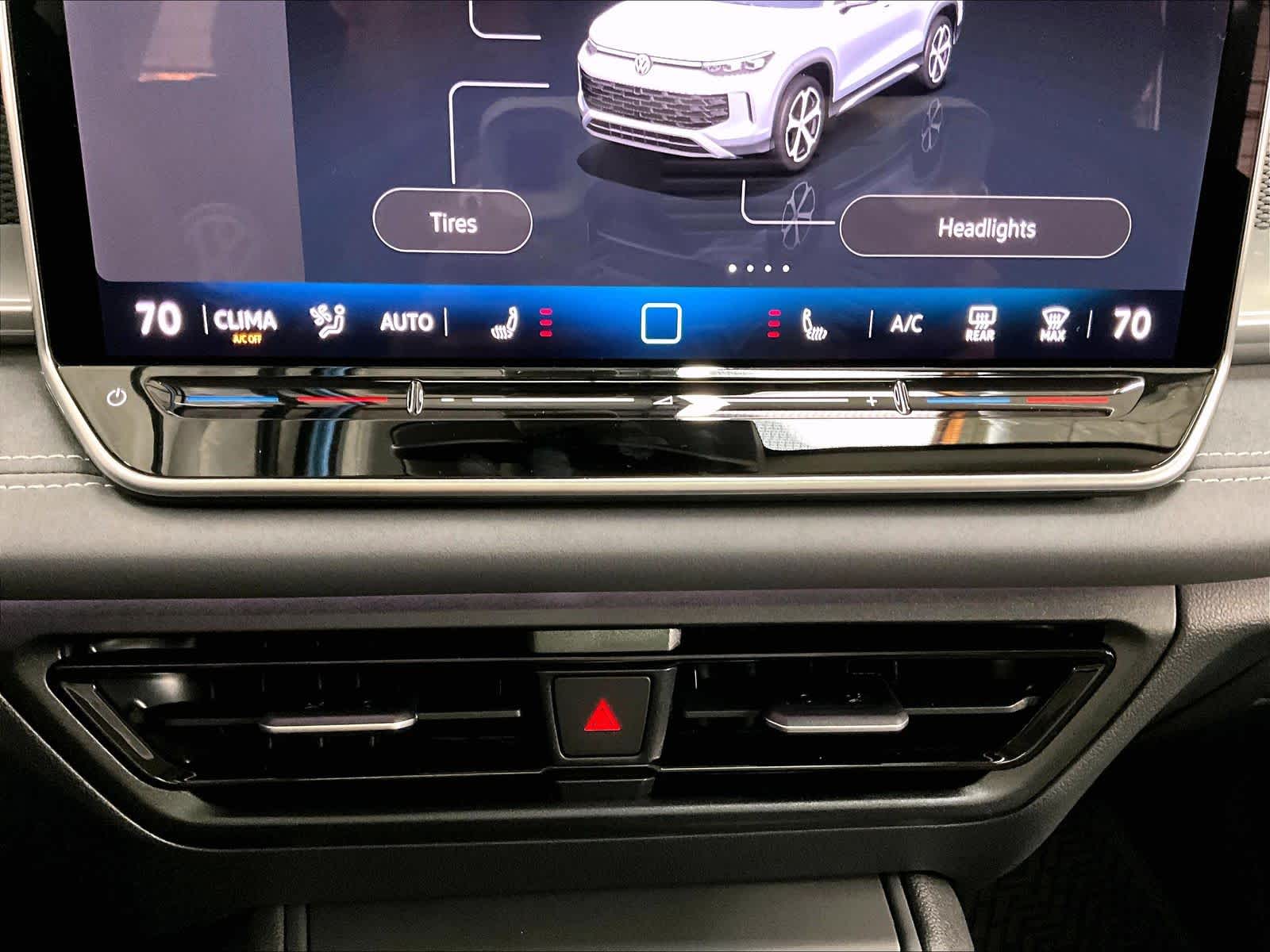 2026 Volkswagen Tiguan SE - Photo 21