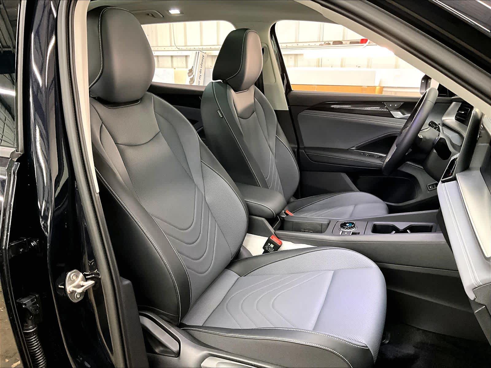 2026 Volkswagen Tiguan SE - Photo 29