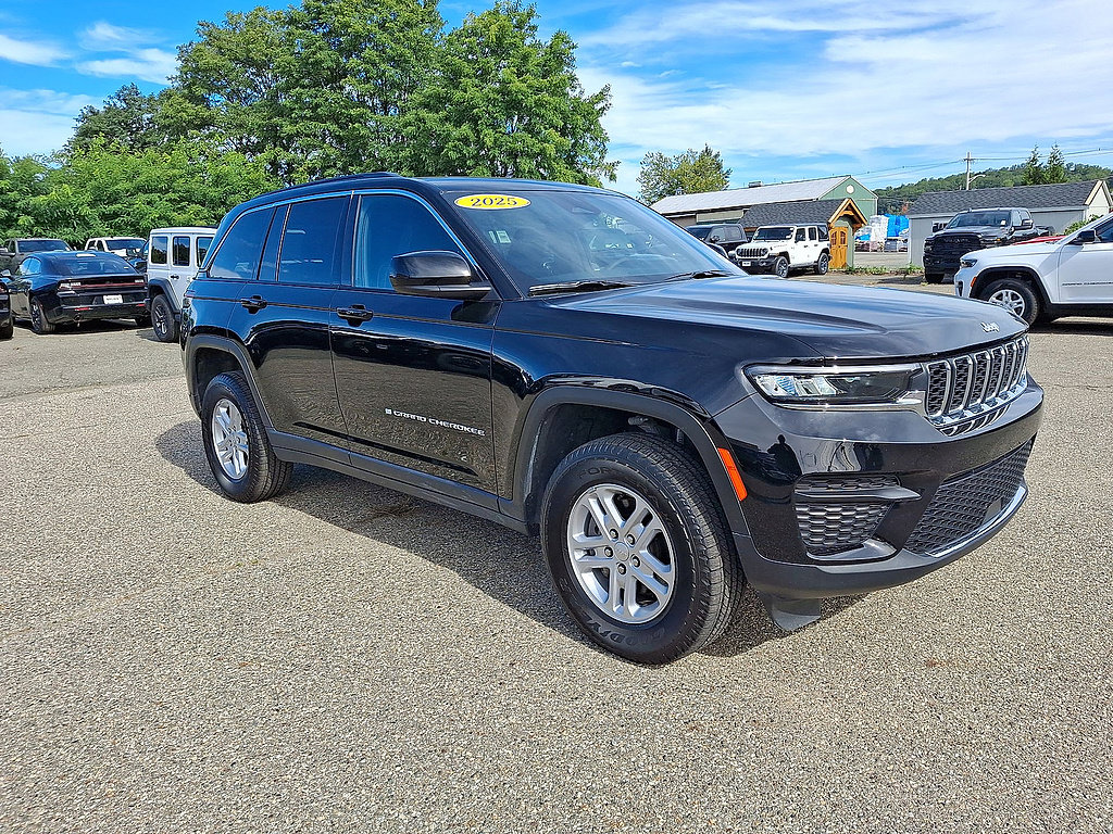 Used 2025 Jeep Grand Cherokee Laredo SUV