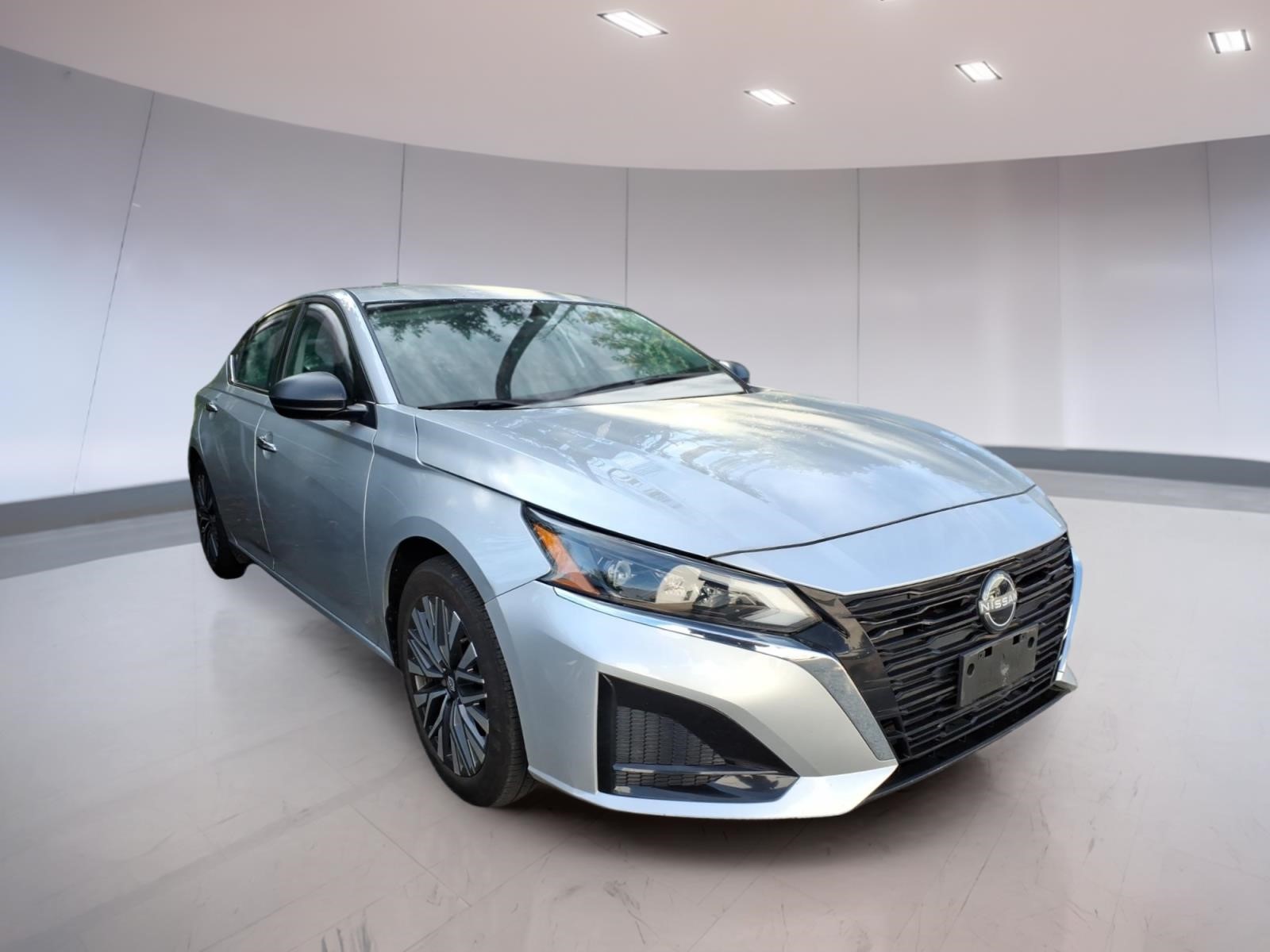 Used 2024 Nissan Altima 2.5 SV Sedan