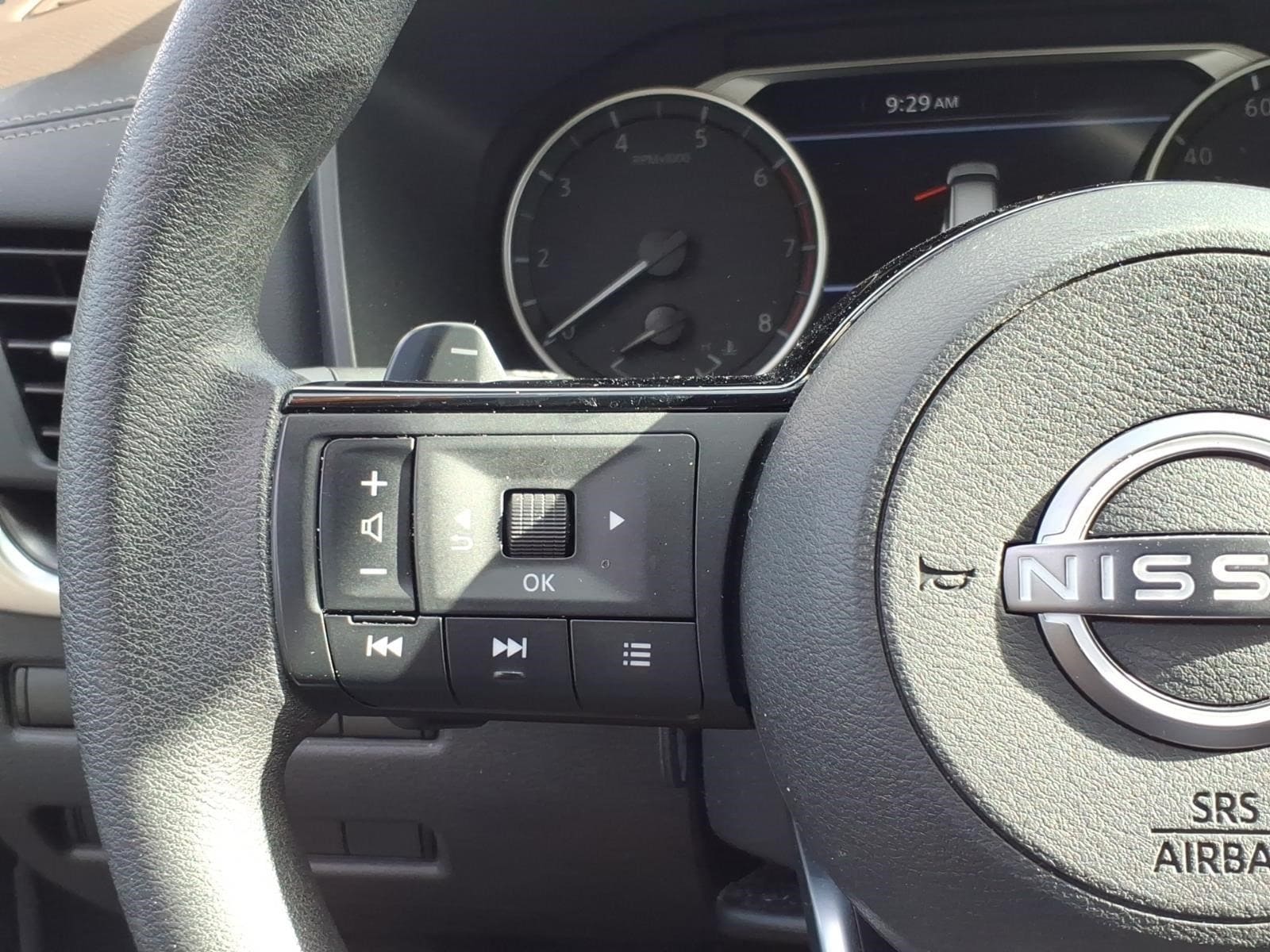 2023 Nissan Rogue SV - Photo 11