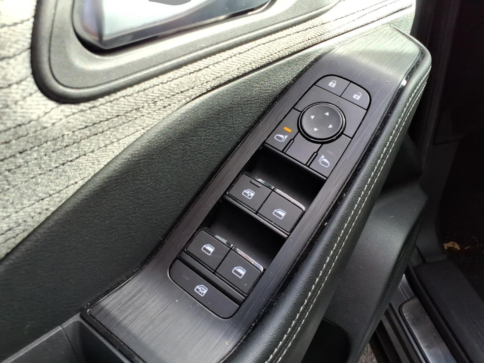 2023 Nissan Rogue SV - Photo 9