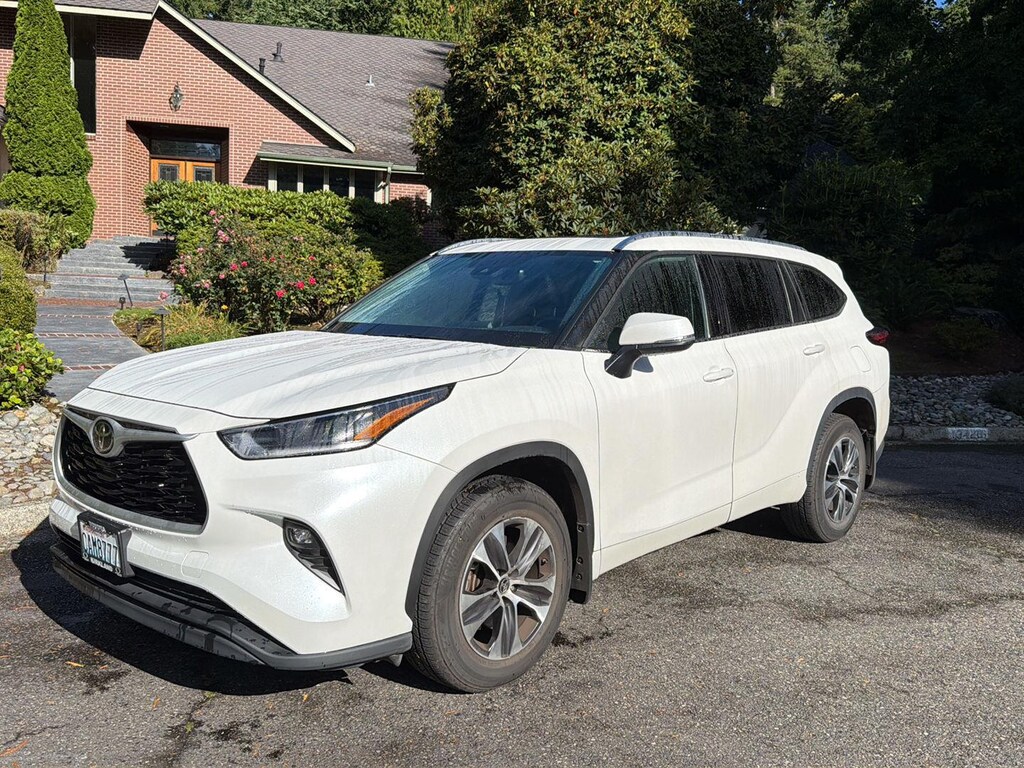 Used 2021 Toyota Highlander XLE SUV