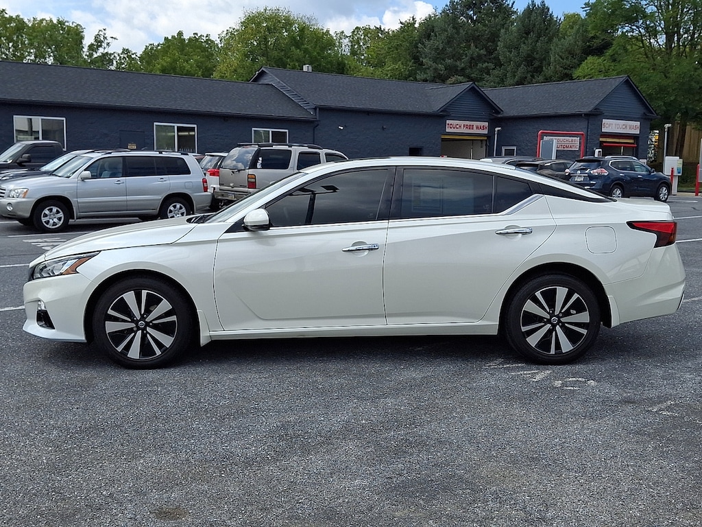 Used 2020 Nissan Altima 2.5 SV Sedan